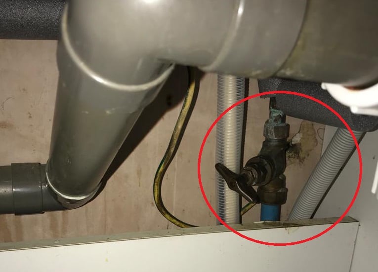 How to isolate your water supply // WSC Plumbing // Emergency Plumber